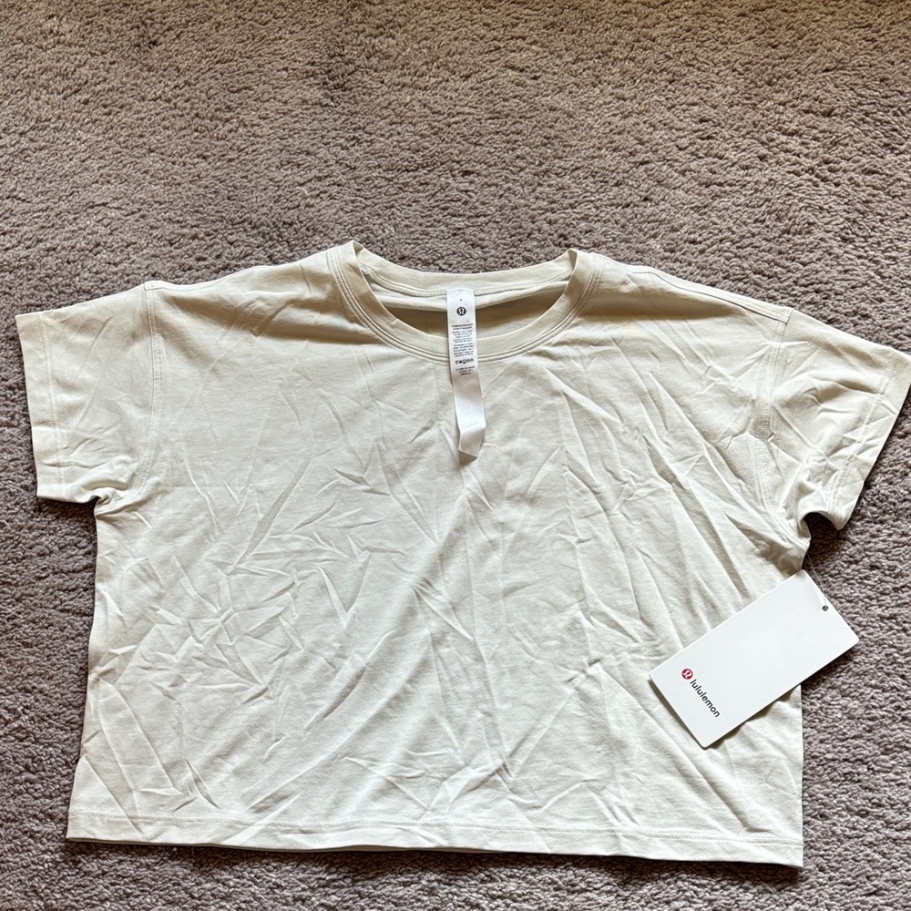 Lululemon cropped tee